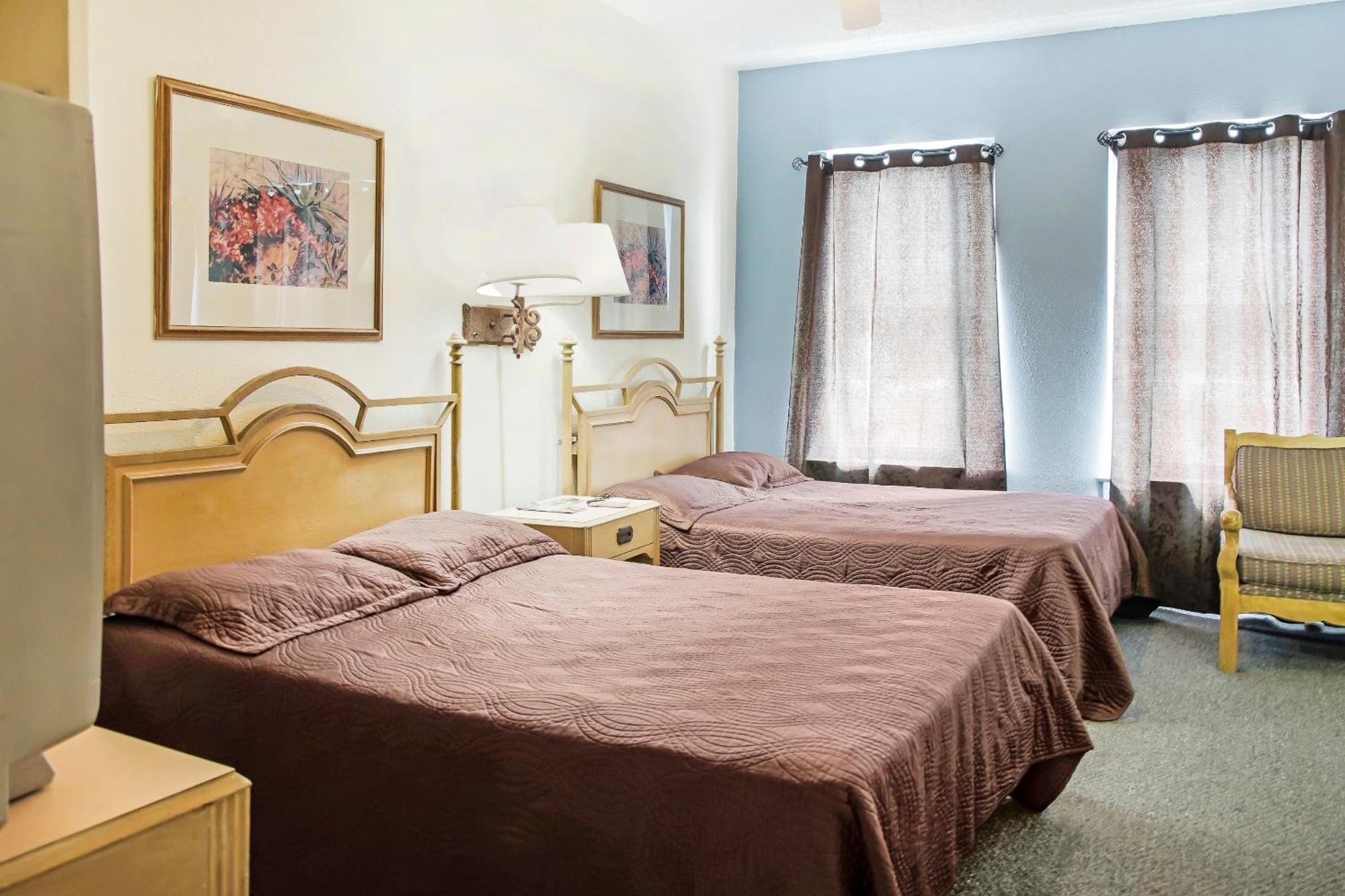 Oyo Historic Cameron Hotel Brownsville I-69E Buitenkant foto
