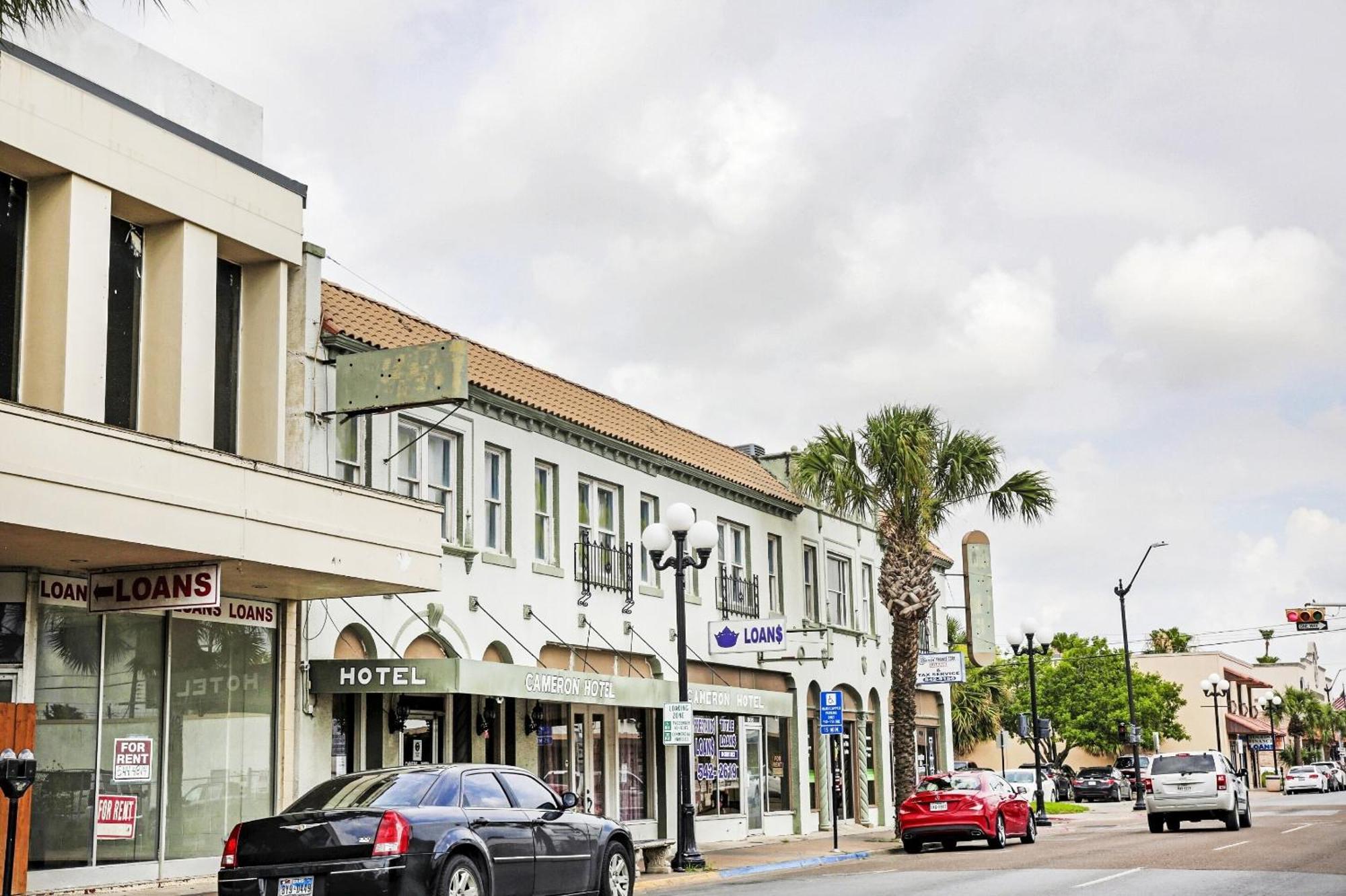 Oyo Historic Cameron Hotel Brownsville I-69E Buitenkant foto