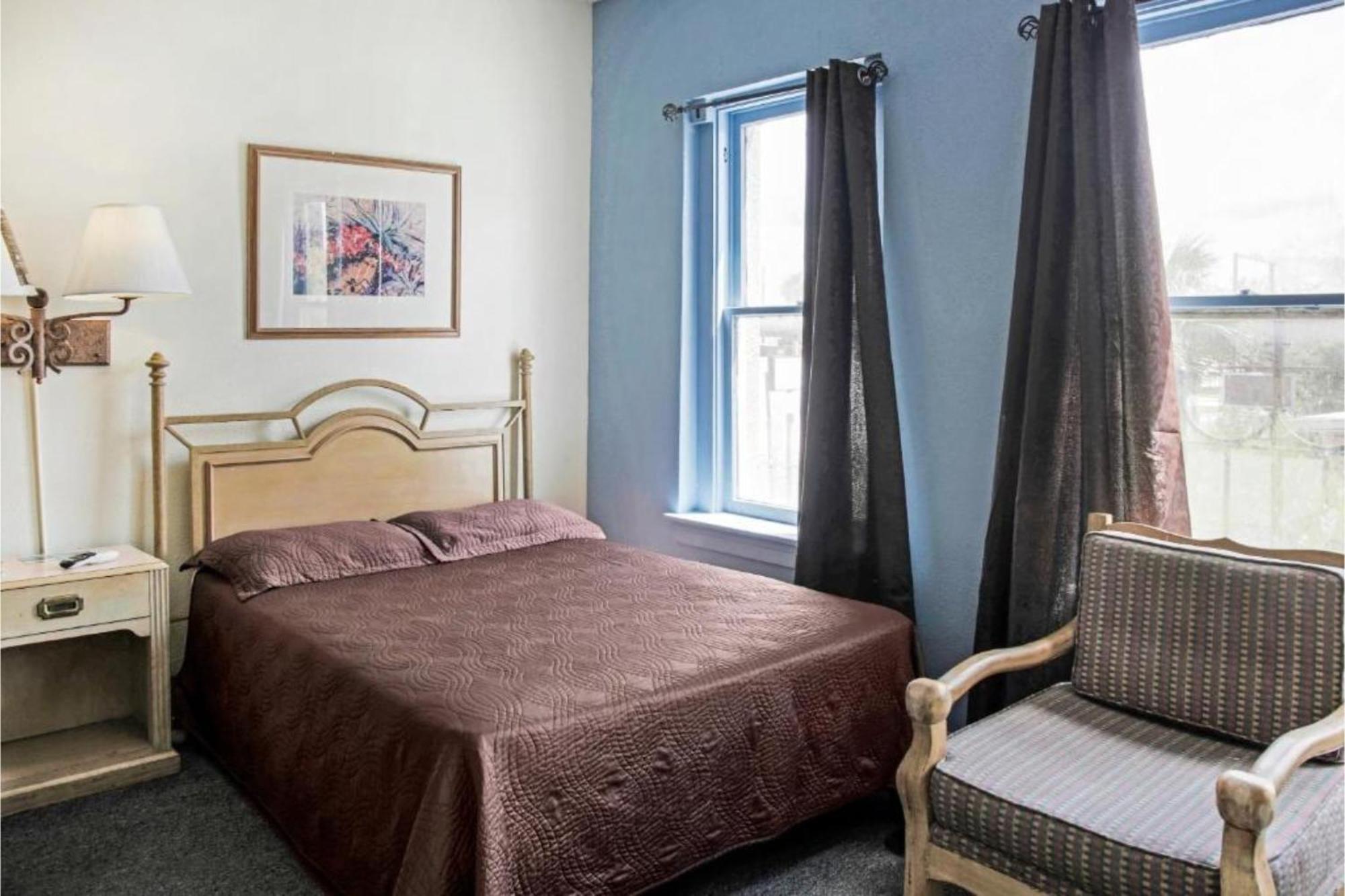 Oyo Historic Cameron Hotel Brownsville I-69E Buitenkant foto