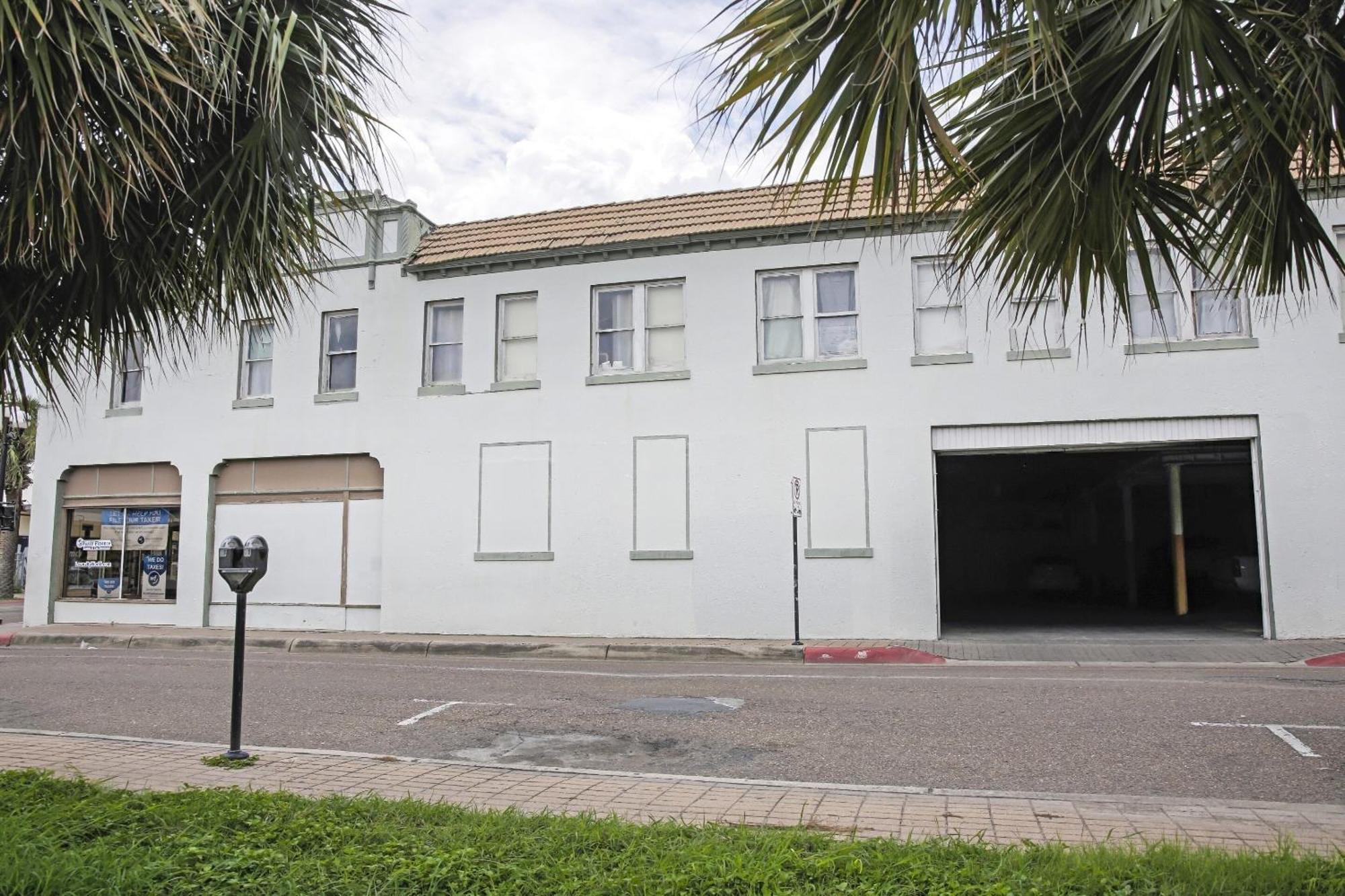 Oyo Historic Cameron Hotel Brownsville I-69E Buitenkant foto