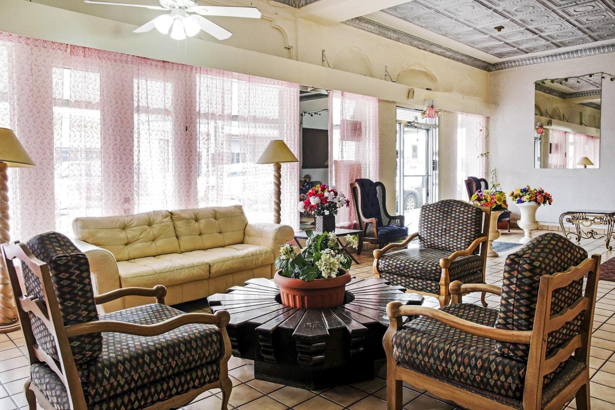 Oyo Historic Cameron Hotel Brownsville I-69E Buitenkant foto