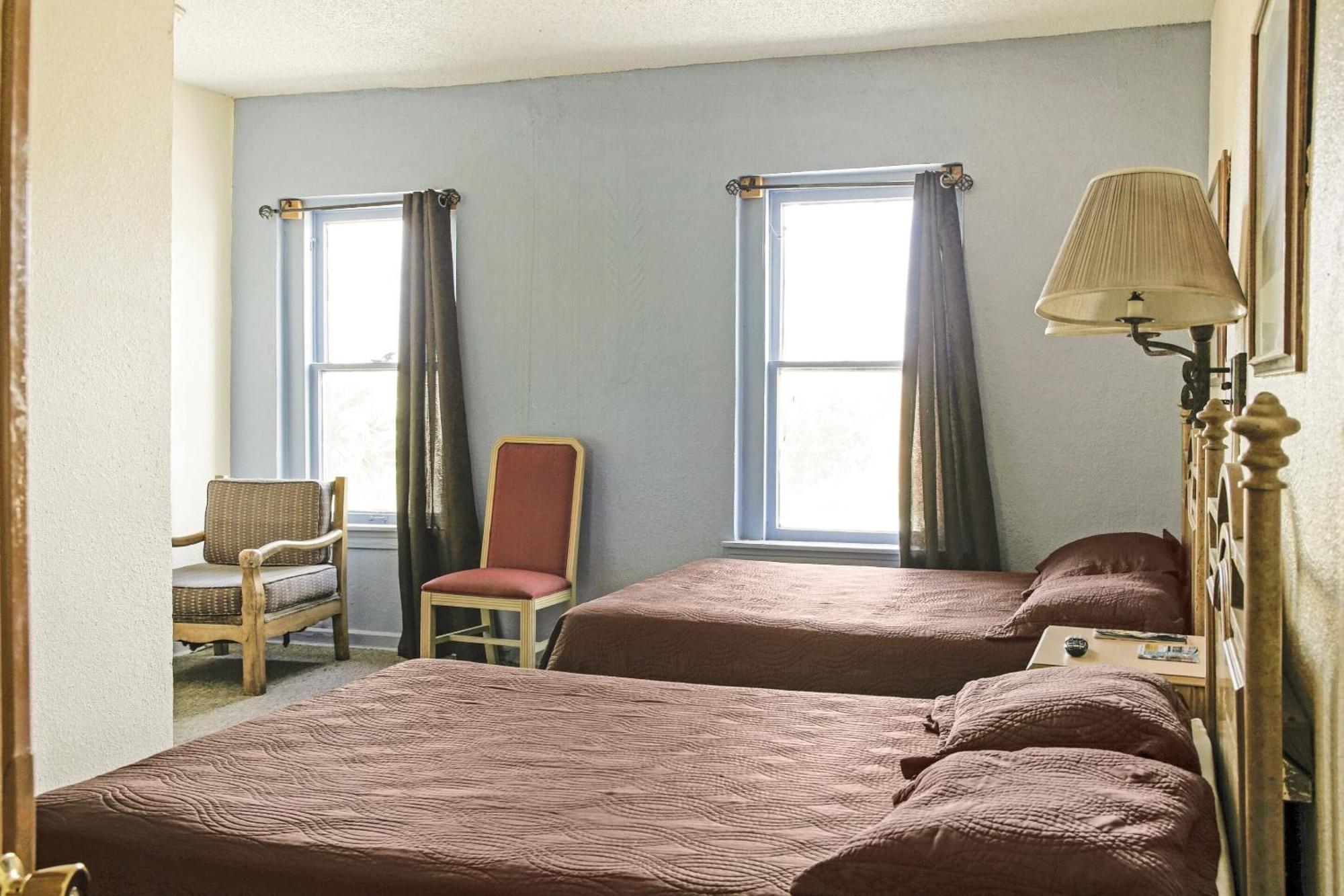 Oyo Historic Cameron Hotel Brownsville I-69E Buitenkant foto